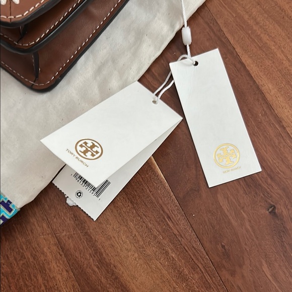 BNWT Tory Burch Elegant Brown and Cream Crossbody - Picture 3 of 9